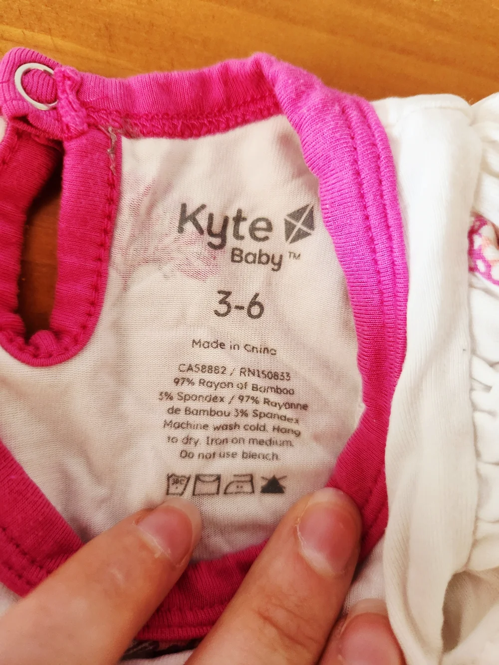 Kyte BABY 3-6m Bamboo White  with Pink Shell Print Onsie